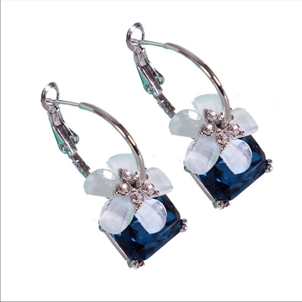Blue crystal fashion earrings - Picture 2 of 3